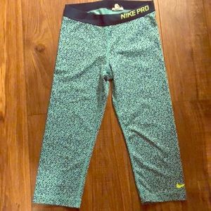 Nike pro crop legging